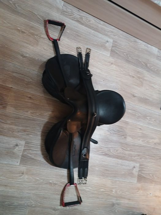Продам седло универсальное