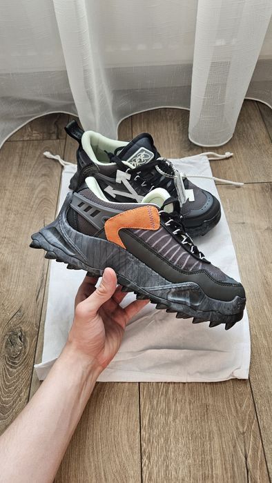 Off-White Odsy-1000 Black and White