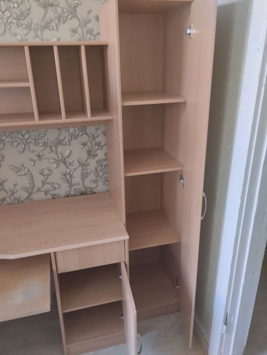 Продам шкаф-компьютерный стол в детскую