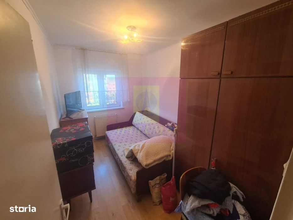 Apartament cu 3 camere de vanzare in Campina - Zona Centrala