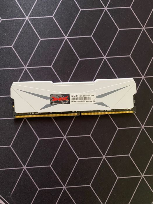 Memorie GMOG 16GB, DDR4, 3200MHz, CL19, pentru Intel