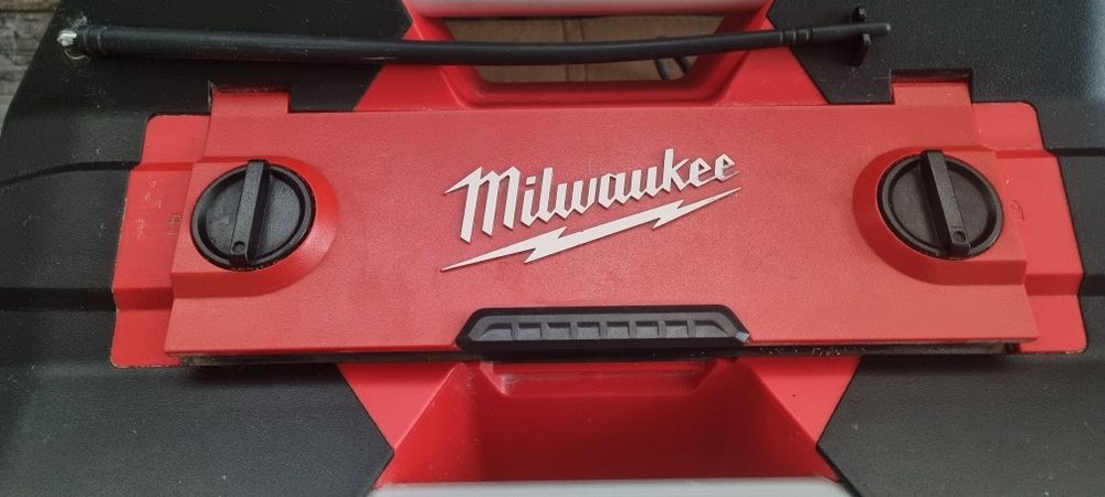 Milwaukee радио c12-28dcr