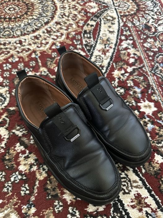 Кроссовки от 2000 тенге