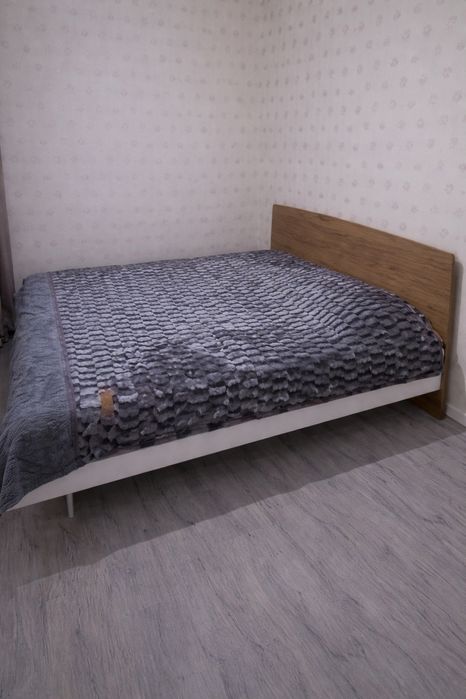Кровать с матрасом 160х200