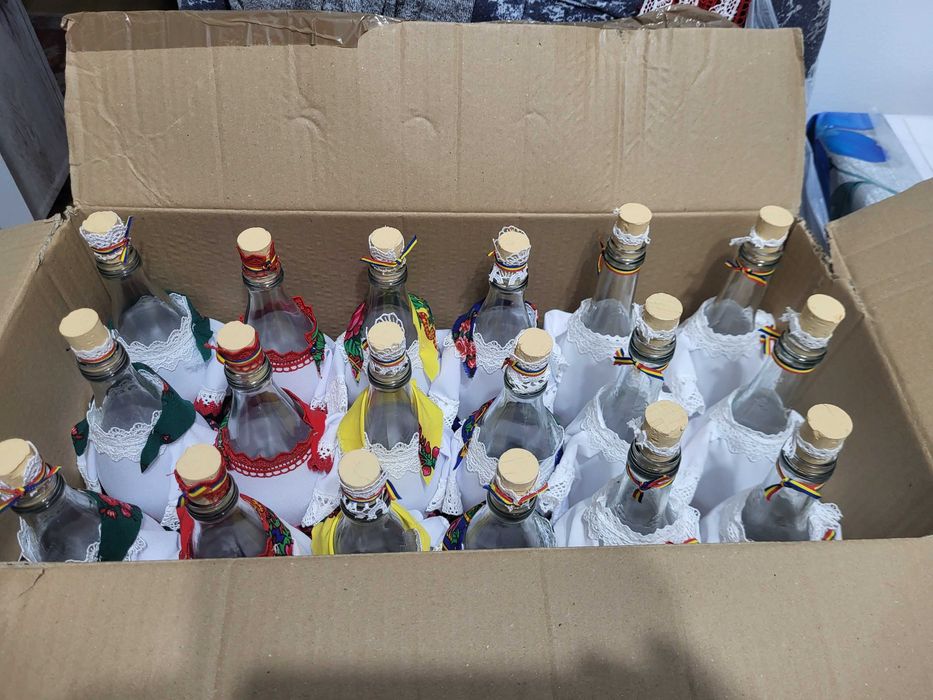 Vand sticle traditionale 30  lei buc