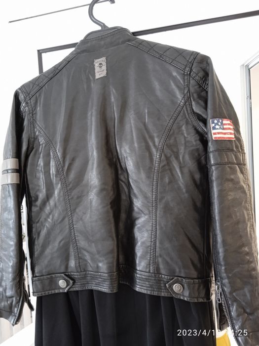 Черни якета тип сака.