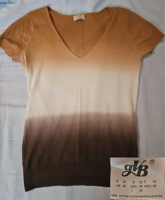 4 блузи с къс ръкав в различни стилове