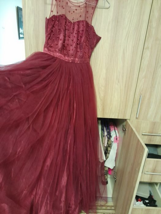 Продам платье темно бардовое очень красивое одевала один раз новое бра