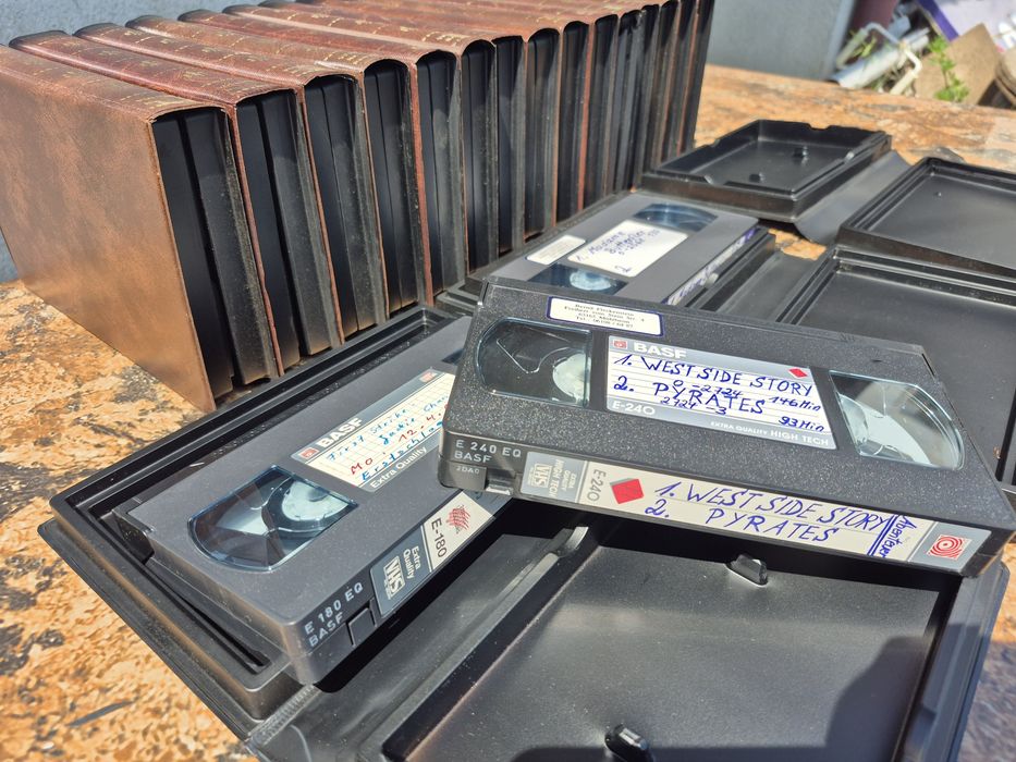 Vând Lot 40 casete video VHS originale Basf de 240 minute colectie de filme diferite genuri