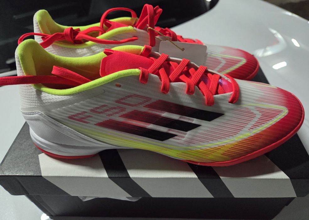 Футбольные бутсы ADIDAS