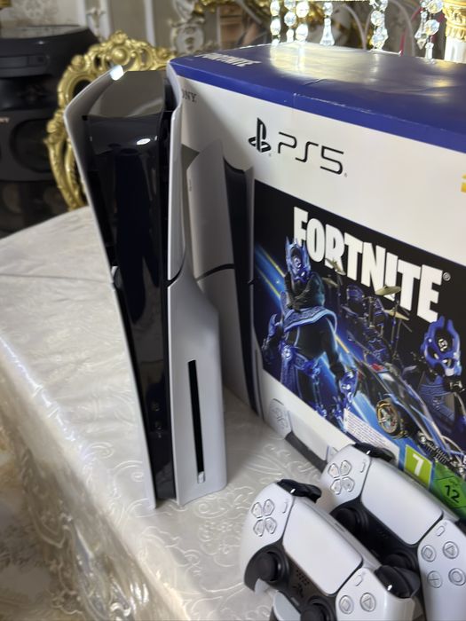 Playstation 5 slim, 2 джойстика, игры