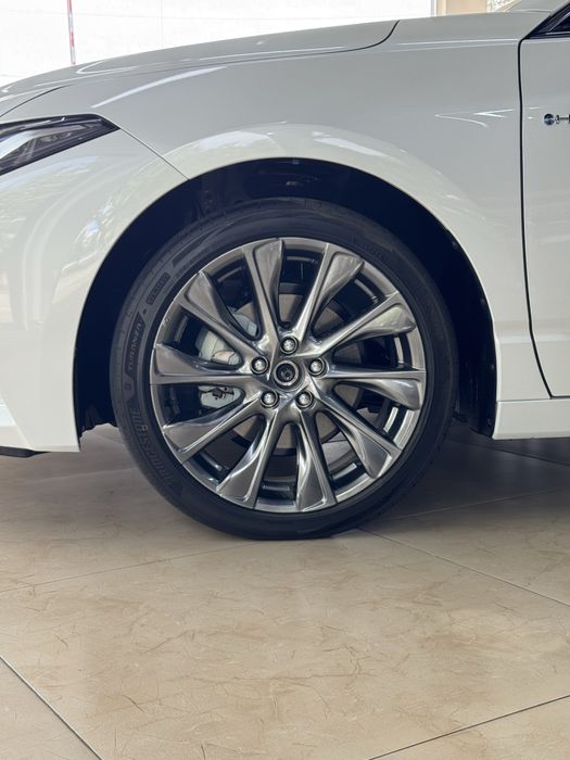 Toyota Avalon (Hybrid)