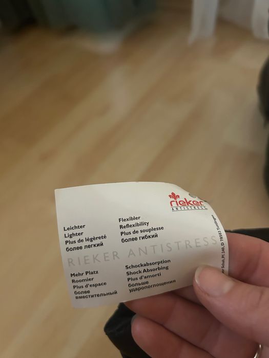 Черни боти на марката Rieker