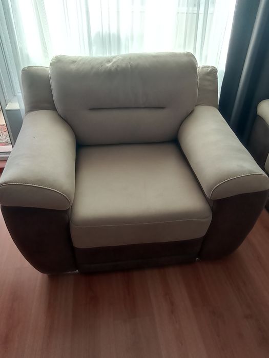 Два броя фотьойли