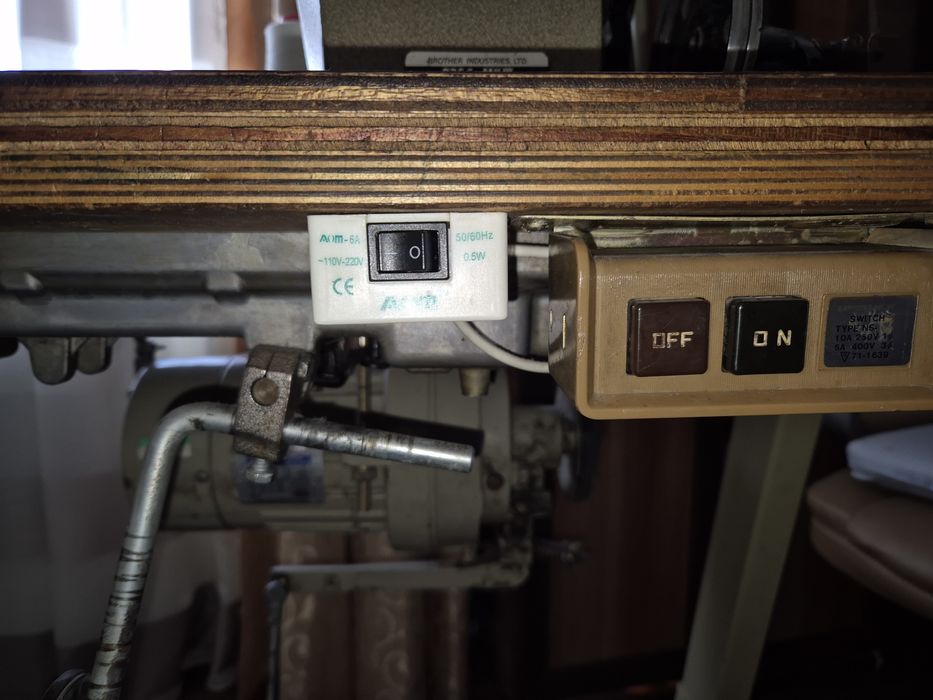 Masina de cusut liniara Brother