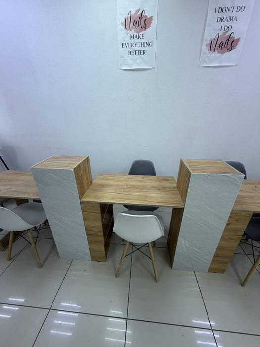 Маникюрный стол