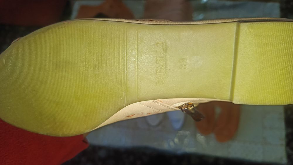 Женский обувь сотилади холати Янги