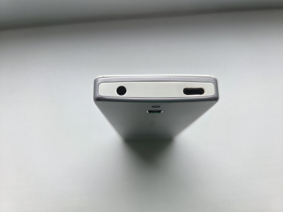 Nokia 515 - telefon simplu cu butoane