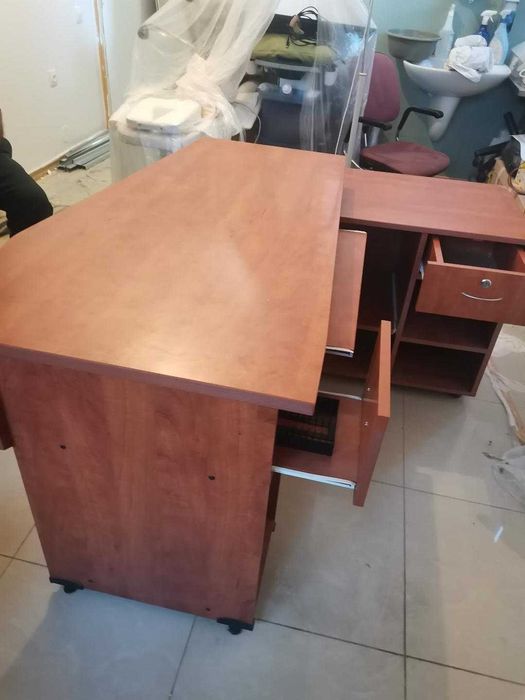 Продавам спешно Нови бюра