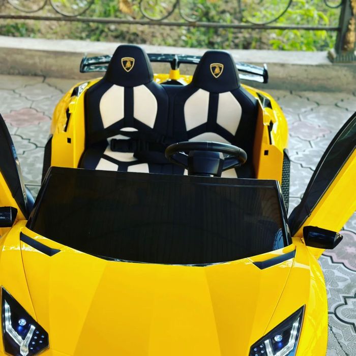 Лицензионная и двухместная детская машина Lamborghini Aventador