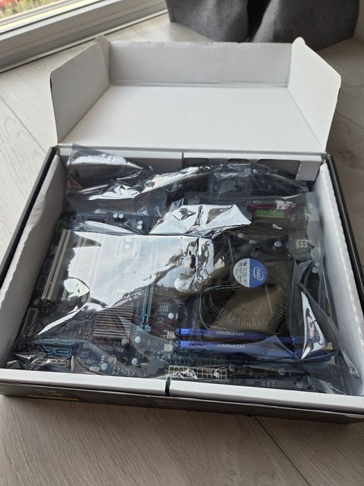 Kit Gigabyte GA-P61A-D3 LGA1155 + CPU Intel + 8GB HyperX Fury DDR3 1600MHz
Descriere