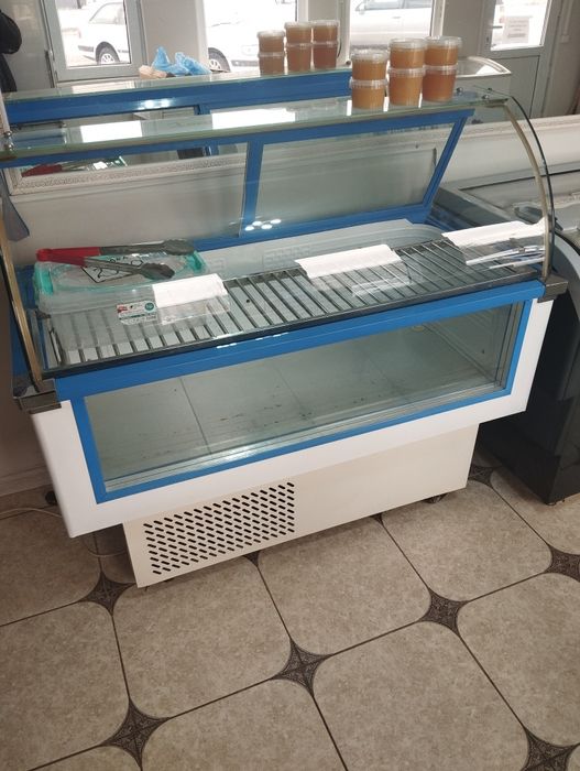 Продам ветринный холодильник