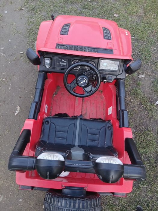 Masinuta electrica jeep