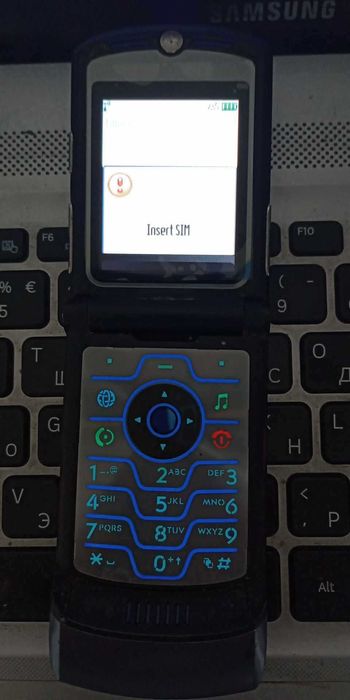 Vand Motorola V3-i in stare f buna- ca NOU