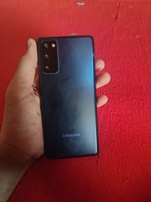 Продам телефон samsung s20 fe
