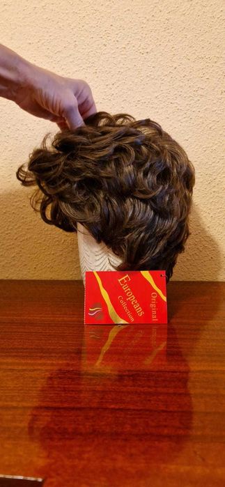 Peruca noua cu eticheta