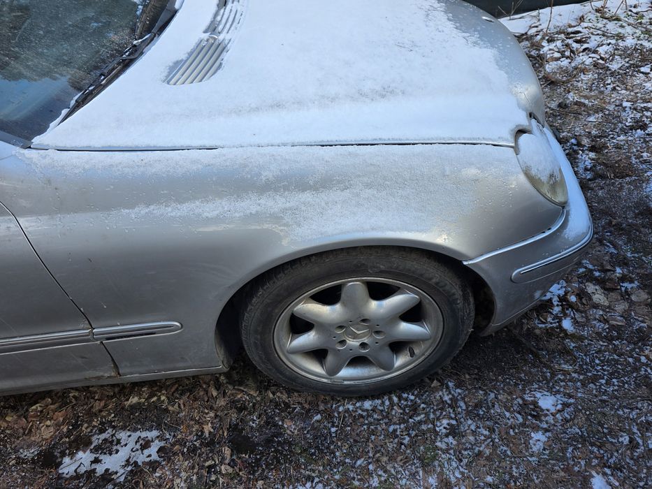 Преден десен калник за Mercedes W203