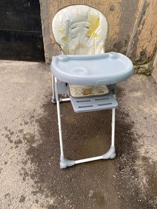 Балаға отырғызып тамақ ішетін столик