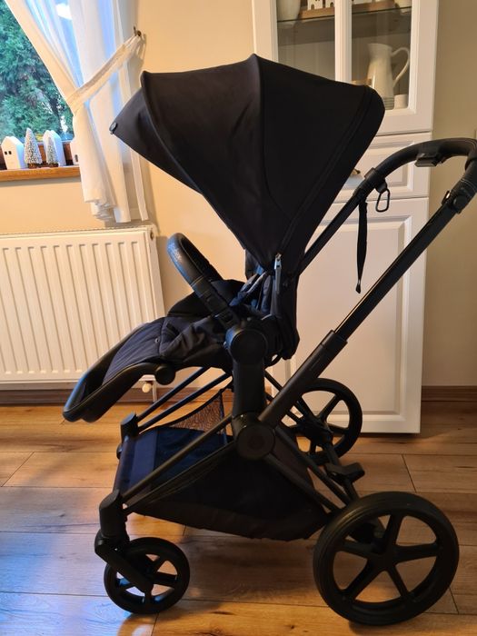 Cybex Priam Platinum 4.0 cu cadru negru mart si scoica Cloud T+ i size