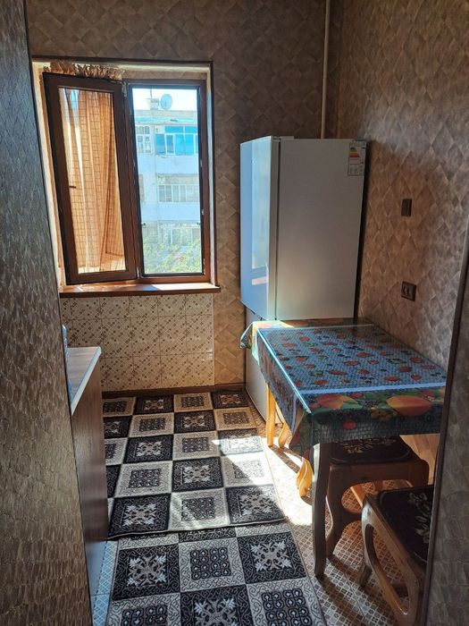 Продаётся 1 ком.квартира переделанная в 2х с балконом 2×6