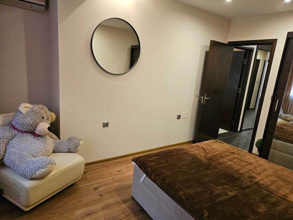 Тристаен апартамент -близо до Медицински Университет, Червен площад