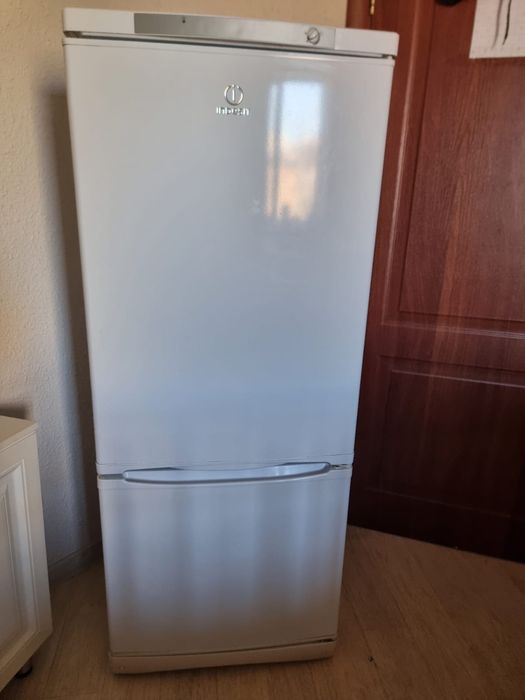 Холодильник Indesit