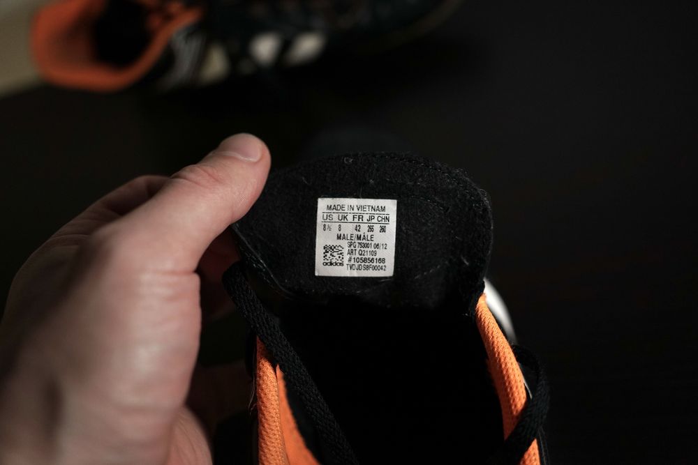 Adidas 41/42. Mizuno 36. футболни обувки, като нови