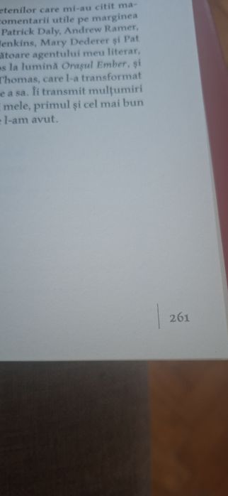 Vand cartea Orasul de JEANNE DuPRAU (Prima carte a focului stins) editura artur
