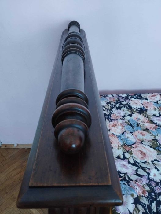 Комплект легла масив, нощно шкафче, скрин от фабрикантска къща