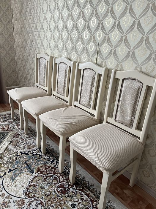 стол и стулья для кухни