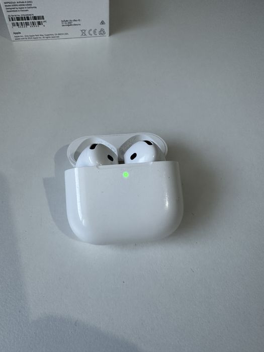 Наушники Airpods 4 Active Noise Cancellation