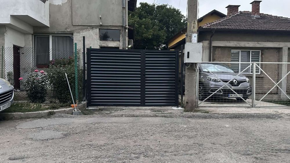 Ограда тип щора Метални врати