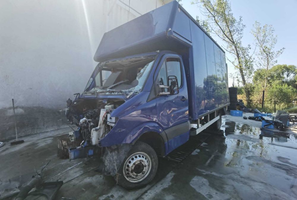 Dezmembrez Mercedes Sprinter W906 2.2 euro 5 OM651 Automat/Punte dubla