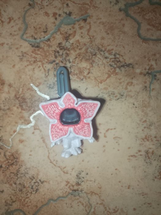 продам фигурки очень странные дела