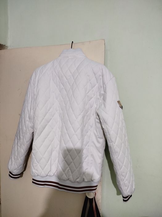 Продам куртку осень весна.