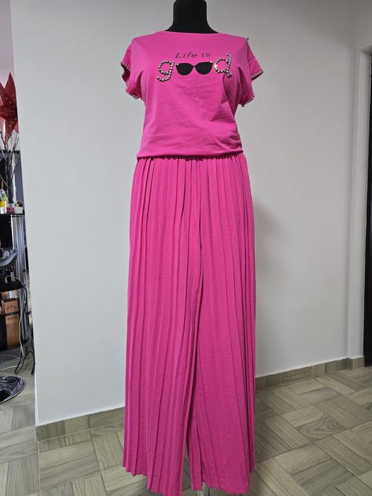 Pantaloni fucsia plisati, model lejer, confortabil