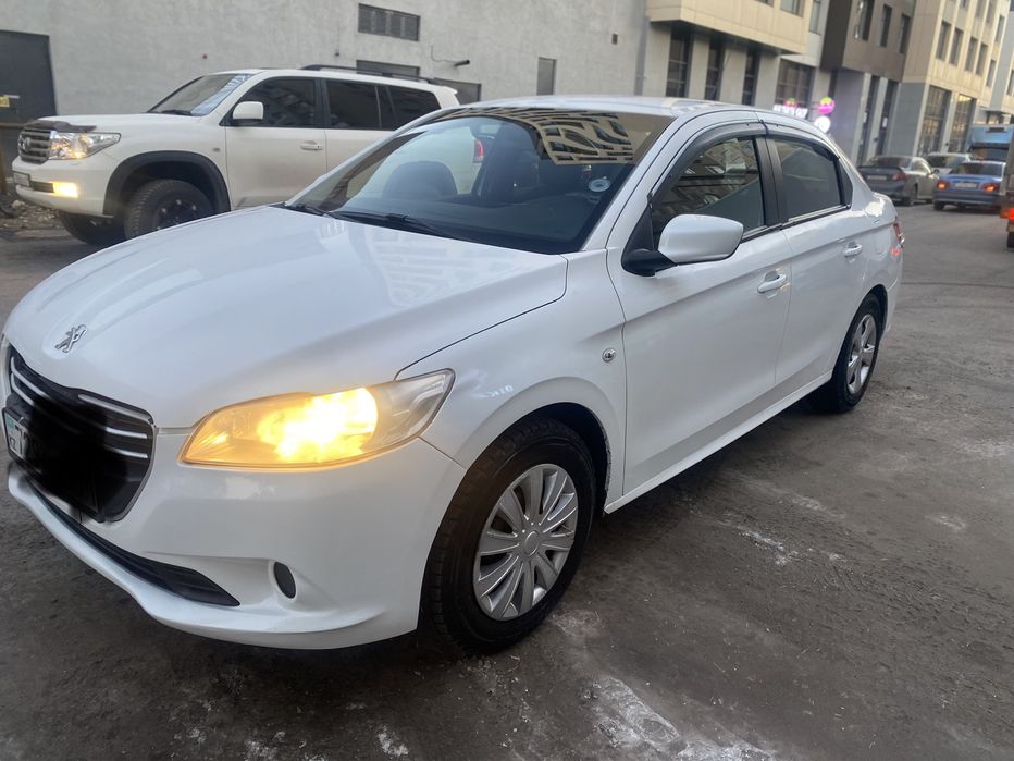 Пежо 301 год 2013  1,6 об