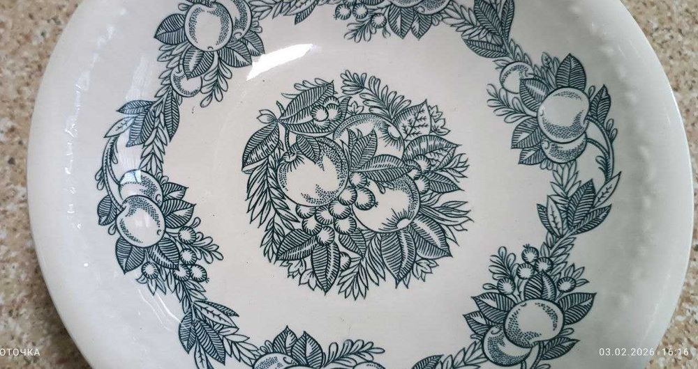 Фаянсовые тарелки Конаковского фаянсового завода «Вишня»