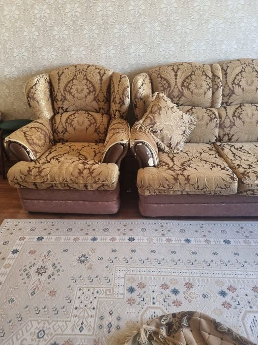 Продам диван с креслами