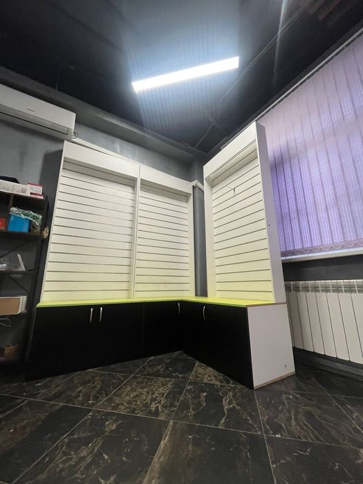 Торговое оборудование, витрины